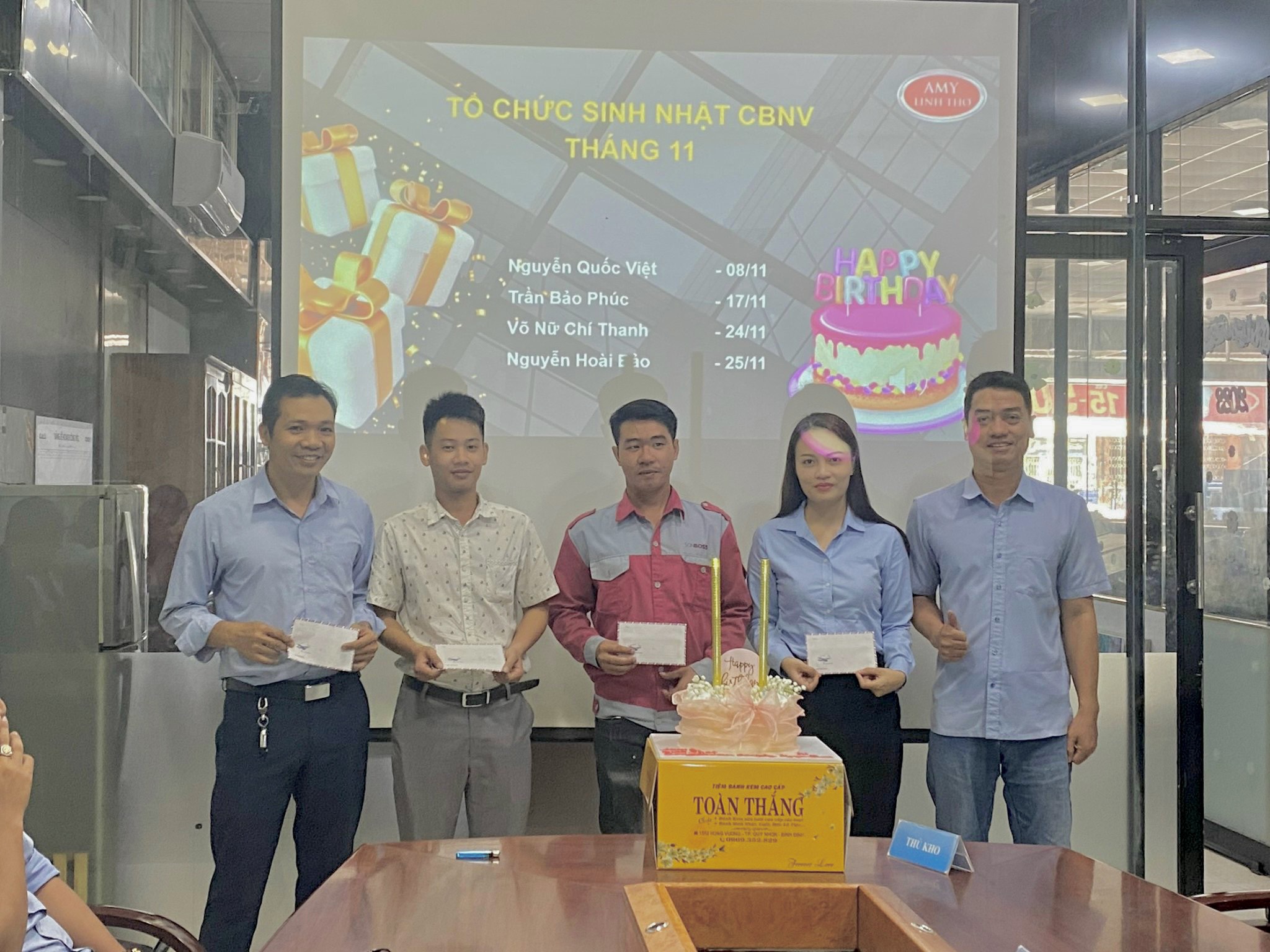 Sinh nhật nhận quà ai cũng tươi hết