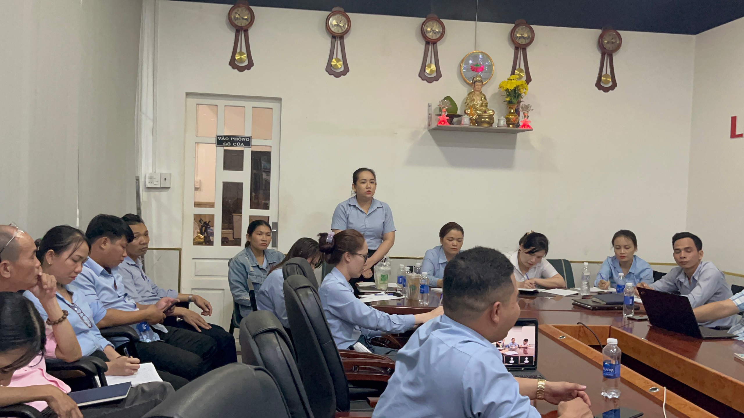 Chia sẻ từ phía chị Hạnh - Cửa hàng trưởng showroom Hùng Vương
