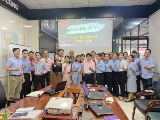 HỌC TẬP ĐỂ CÙNG NHAU PHÁT TRIỂN LUÔN LÀ CHÂM NGÔN SỐNG CỦA ĐẠI GIA ĐÌNH LINH THƠ