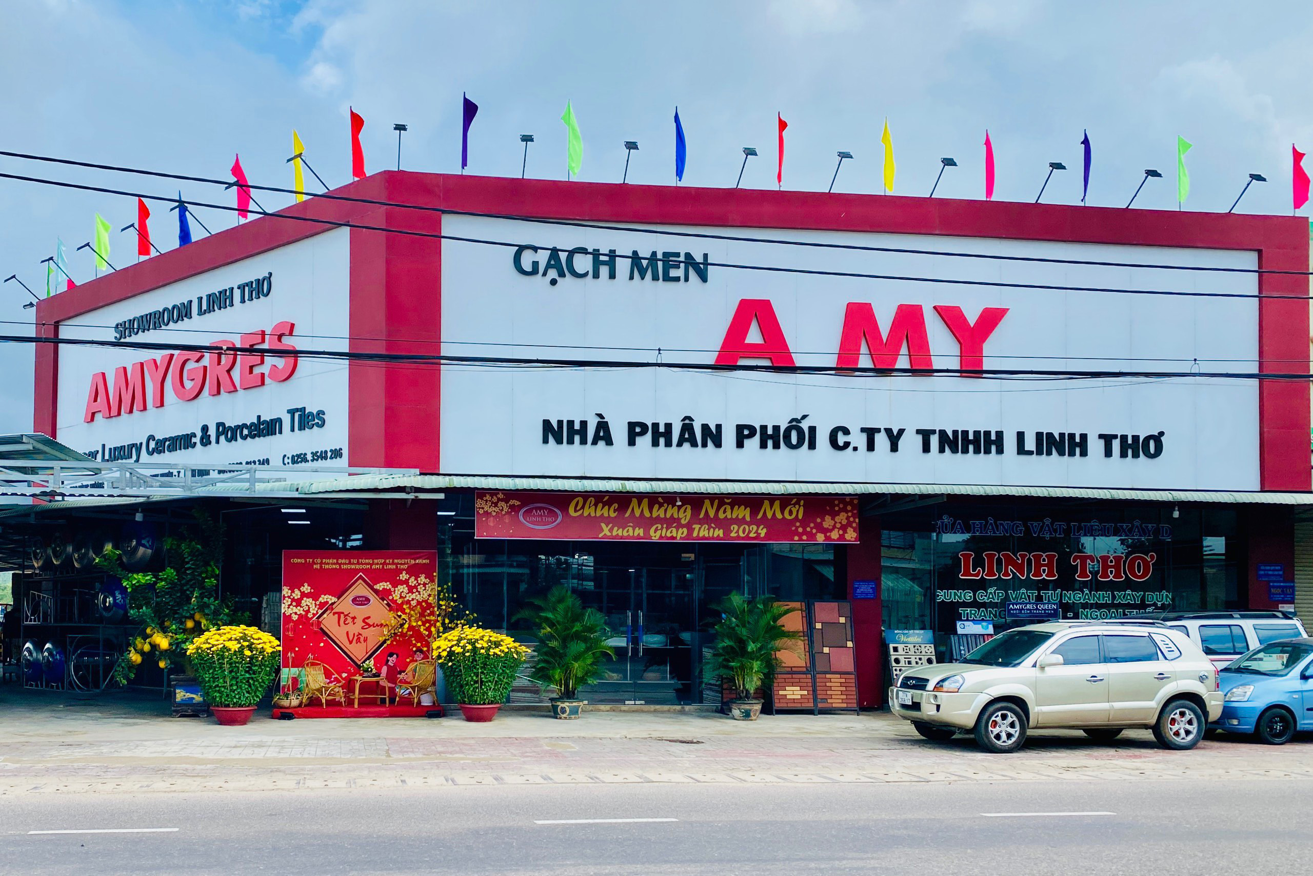 KEO DÁN GẠCH ICONIC TẠI AMY LINH THƠ